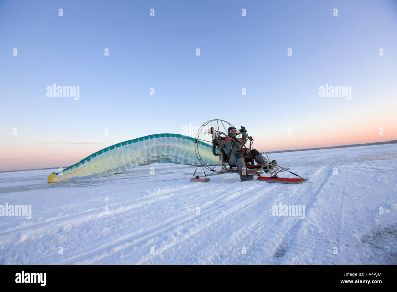 Paraplane tenendo spento Foto Stock