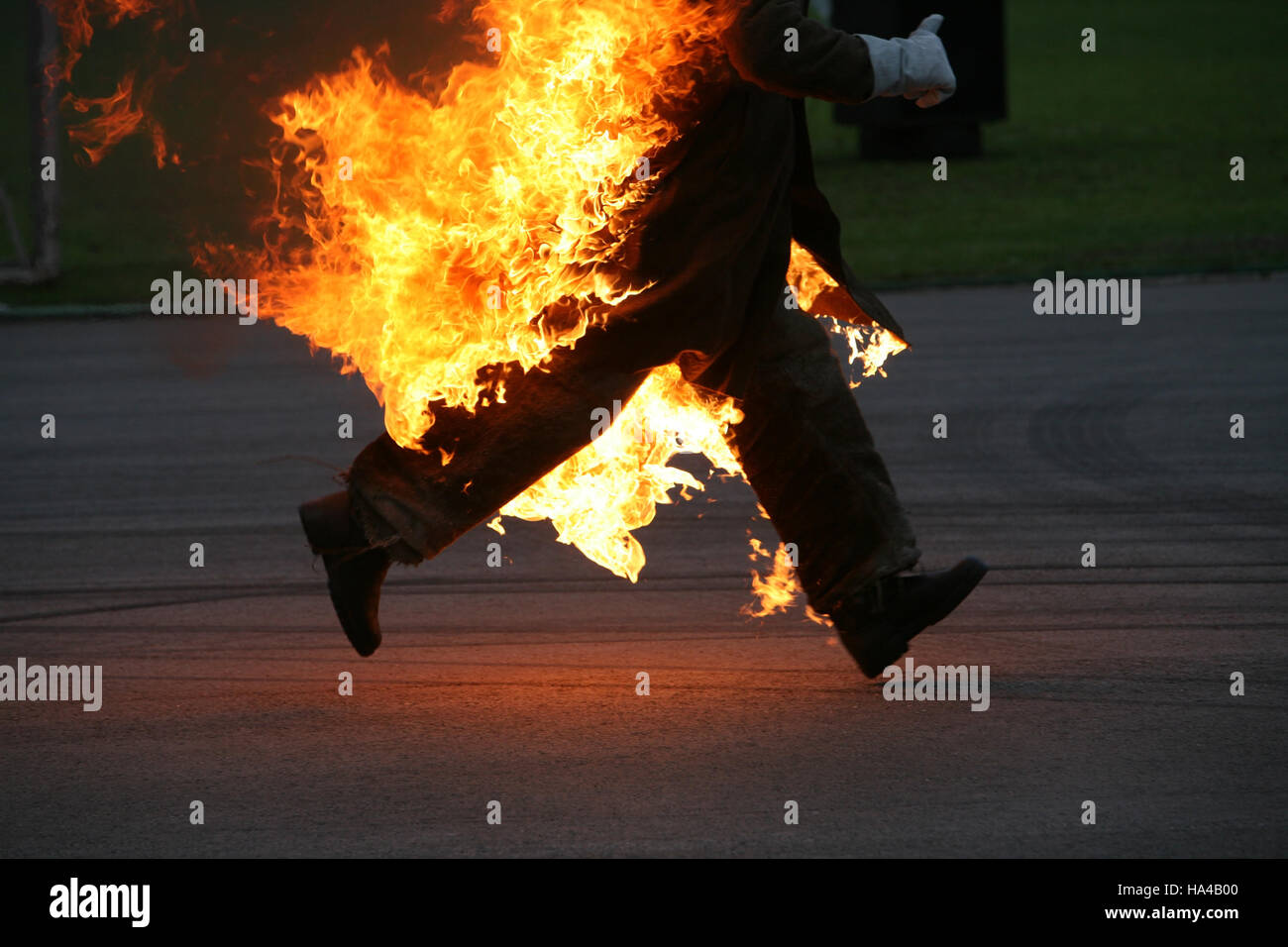 Esecuzione di stunt man on Fire Foto Stock