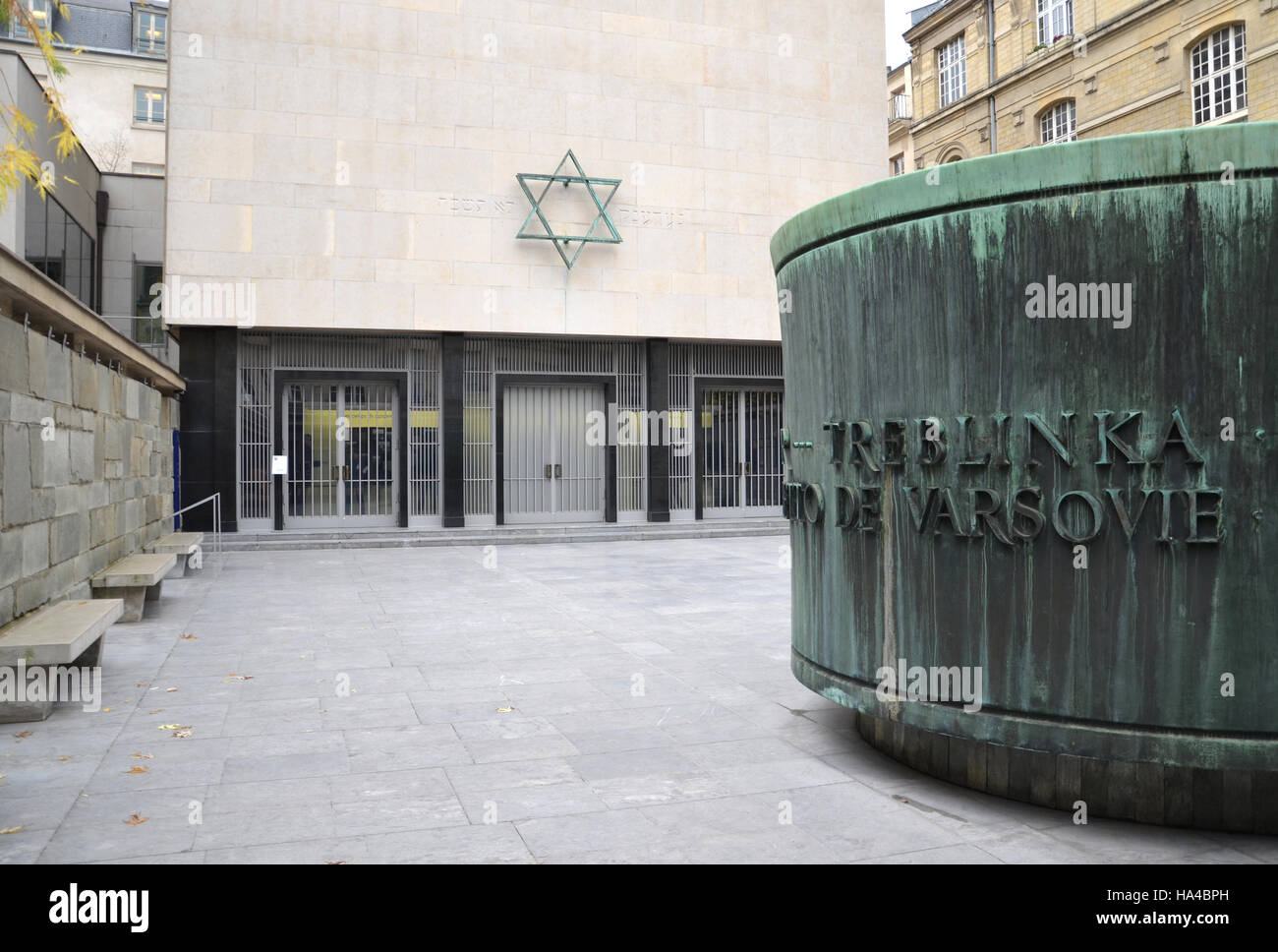 Parigi, Francia. 24 Novembre, 2016. Il memoriale dell'olocausto Memorial de la Shoah di Parigi, Francia, 24 novembre 2016. Una corrente mostra presso il memorial dettagli del genocidio degli Herero e Nama tribù dal tedesco truppe coloniali nell attuale della Namibia. Foto: Sebastian Kunigkeit/dpa/Alamy Live News Foto Stock