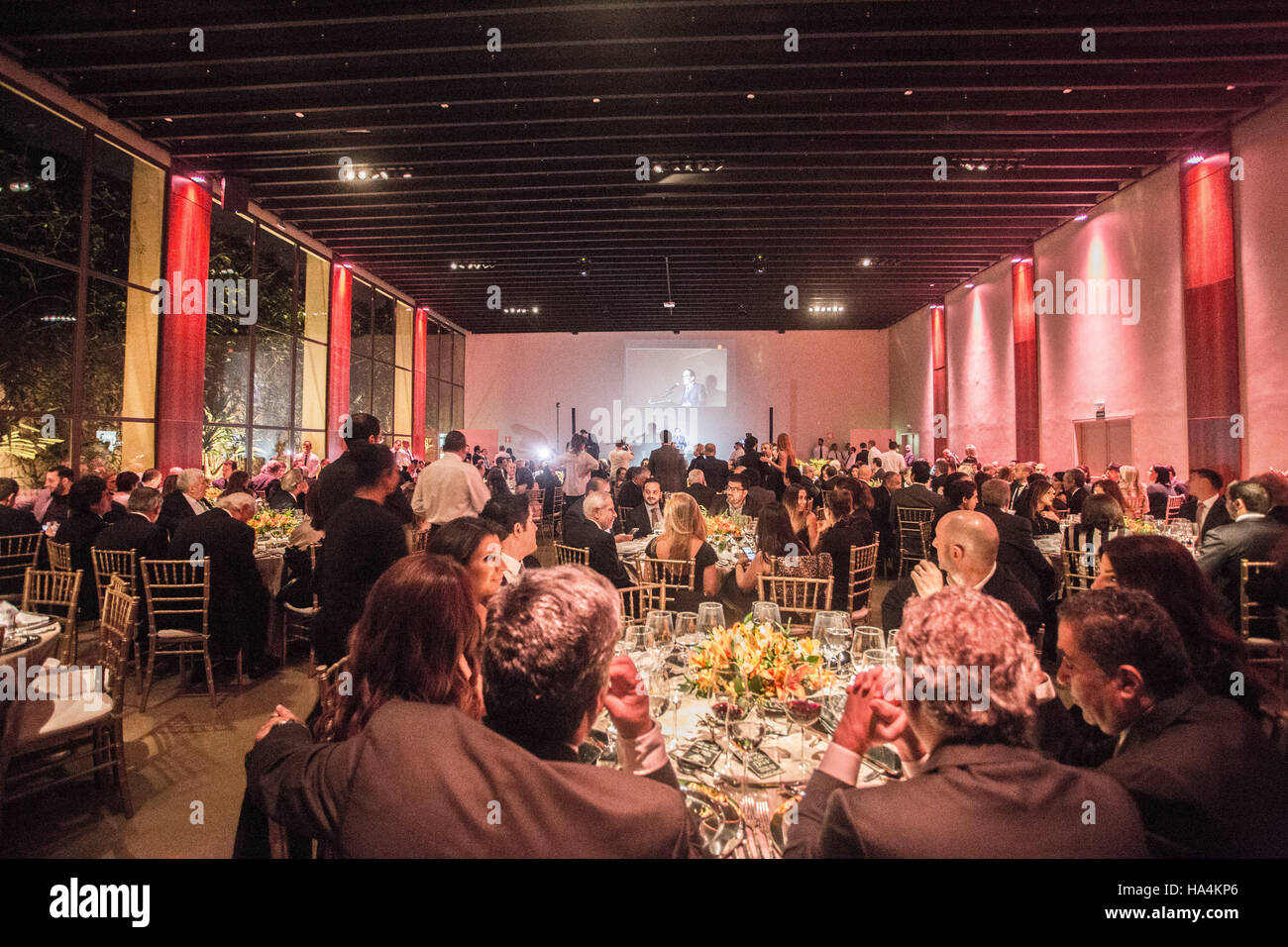 SÃO PAULO, SP - 27.11.2016: HADDAD NO JANTAR DO LANÇAMENTO DA FDCL - Sindaco Fernando Haddad e il suo Ana Estella Haddad donna, hanno partecipato a questa domenica sera (27) a cena (FCDL libanese cristiana Diaspora Foundation), in Brooklin Paulista area a sud della regione di SP. (Foto: Tom Vieira Freitas/Fotoarena) Foto Stock