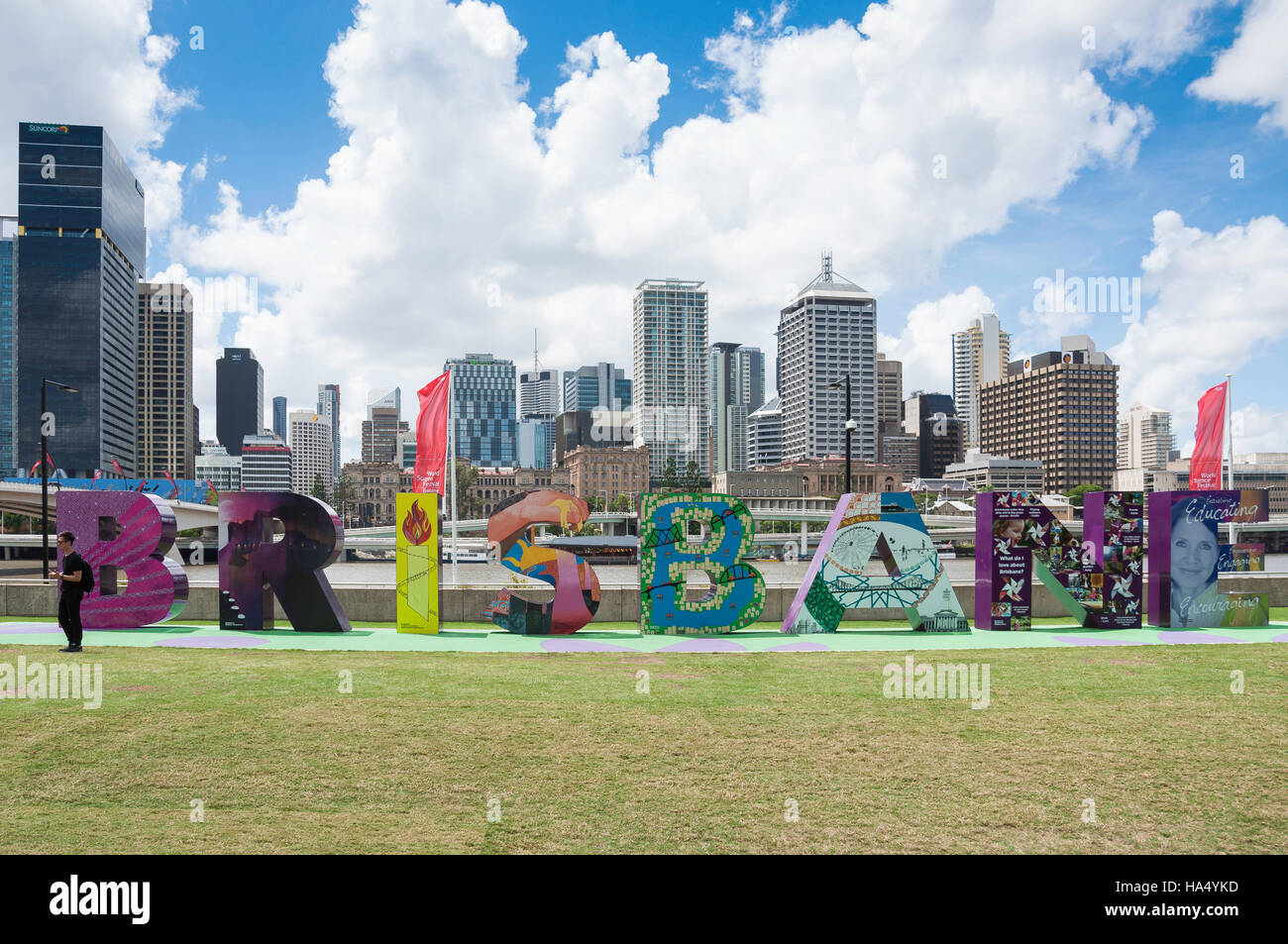 Brisbane G20 segno con CBD dietro, South Bank Parklands, South Bank, Brisbane, Queensland, Australia Foto Stock