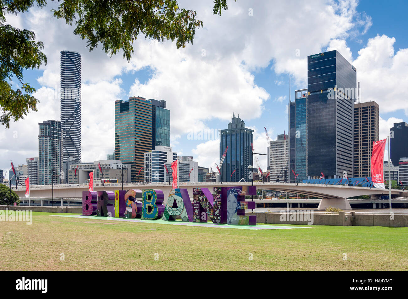 Brisbane G20 segno con CBD dietro, South Bank Parklands, South Bank, Brisbane, Queensland, Australia Foto Stock