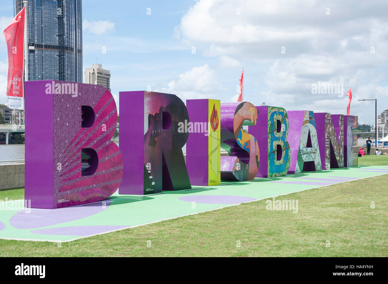Brisbane G20 segno con CBD dietro, South Bank Parklands, South Bank, Brisbane, Queensland, Australia Foto Stock