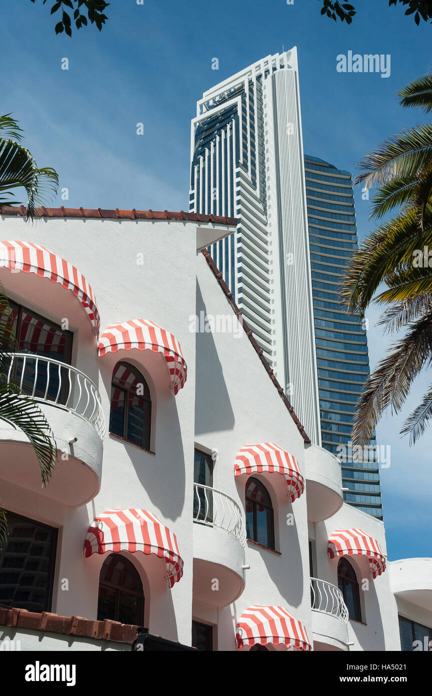 Classico e moderno appartamento edifici, Surfers Paradise, Città di Gold Coast, Queensland, Australia Foto Stock