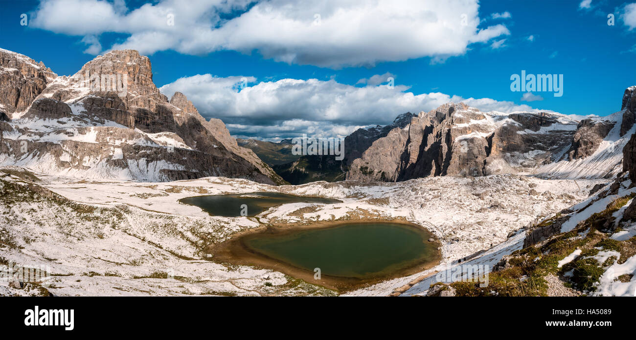 Lago di montagna nelle Alpi dolomitiche Foto Stock