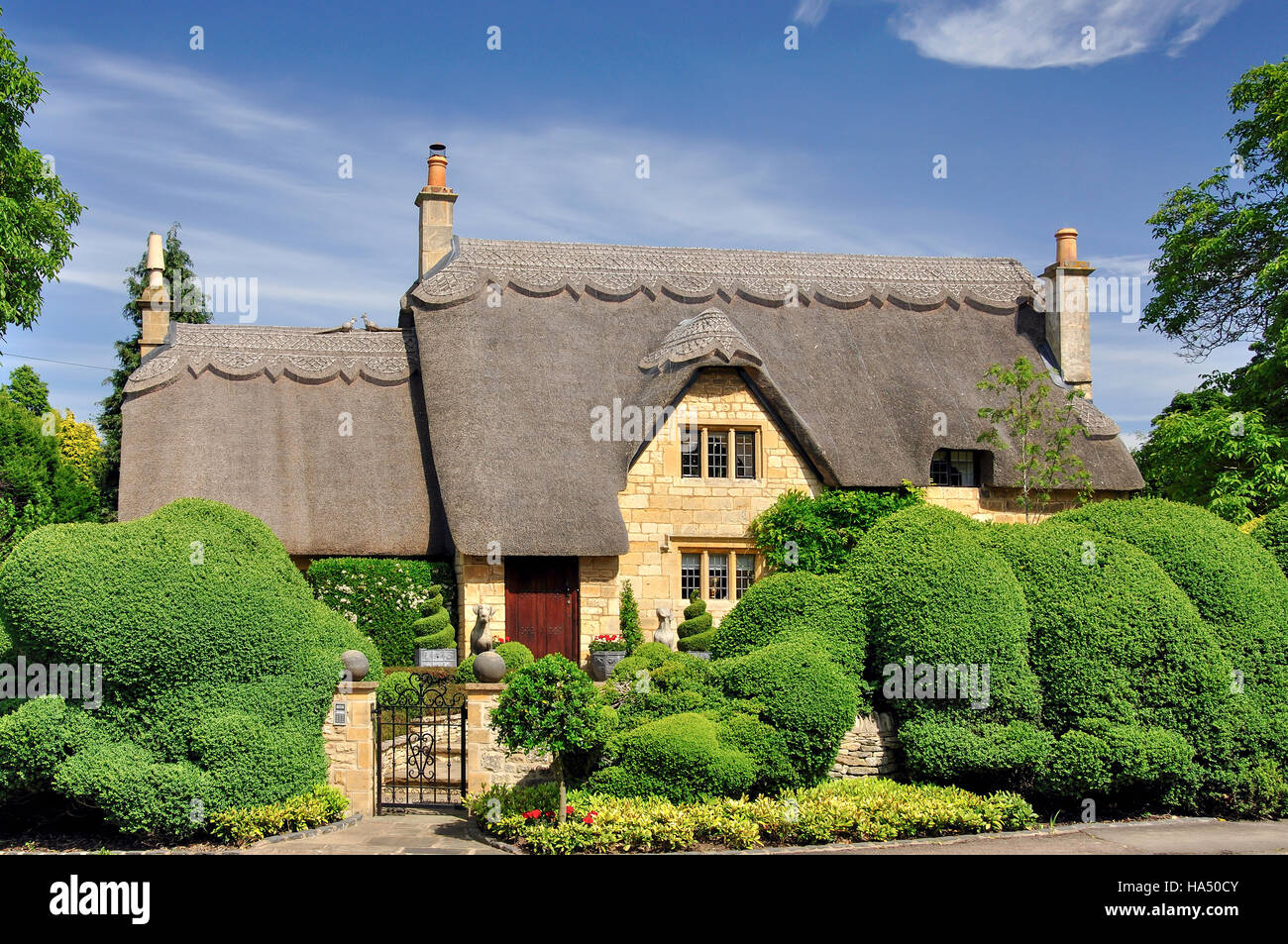 Cottage con il tetto di paglia, Chipping Campden, Cotswolds, Gloucestershire, England, Regno Unito Foto Stock