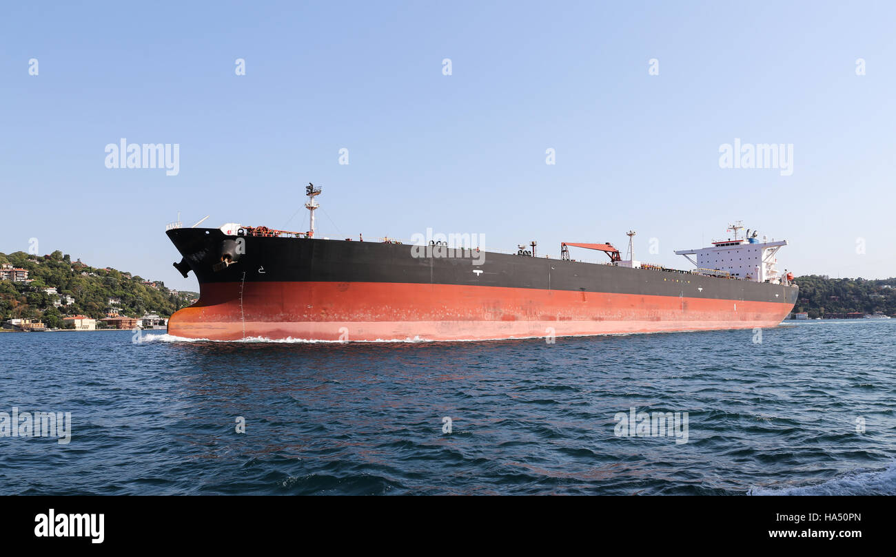 Una nave cisterna nave adibita al trasporto di carburante tra i porti Foto Stock