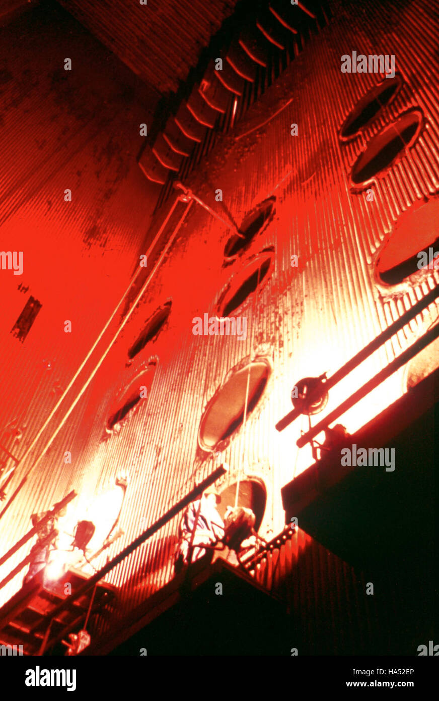 Questa immagine del Dipartimento dell'energia mostra il lavoro dei programmi per l'efficienza energetica e le energie rinnovabili negli Stati Uniti queste iniziative si concentrano sulla riduzione del consumo energetico, sulla promozione di fonti energetiche sostenibili e sul sostegno agli sforzi di mitigazione dei cambiamenti climatici attraverso progressi tecnologici. Foto Stock