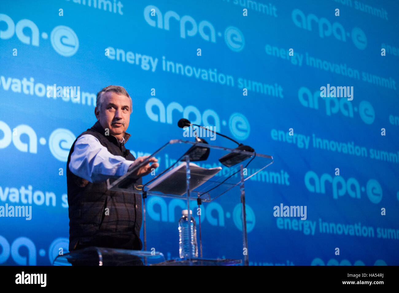 Il DOE continua a concentrarsi sull'innovazione energetica, lavorando per lo sviluppo di nuove tecnologie che mirano a mitigare i cambiamenti climatici e garantire energia sostenibile per le generazioni future. Foto Stock