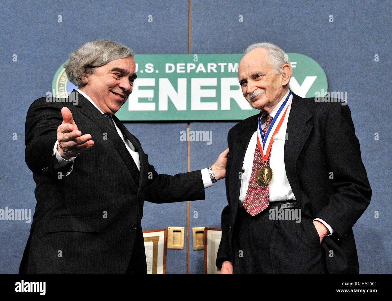 Il Dipartimento dell'energia si concentra sul progresso della ricerca e delle politiche in materia di energia per promuovere la cooperazione e l'innovazione a livello mondiale nell'affrontare i cambiamenti climatici e promuovere soluzioni per l'energia pulita. Foto Stock