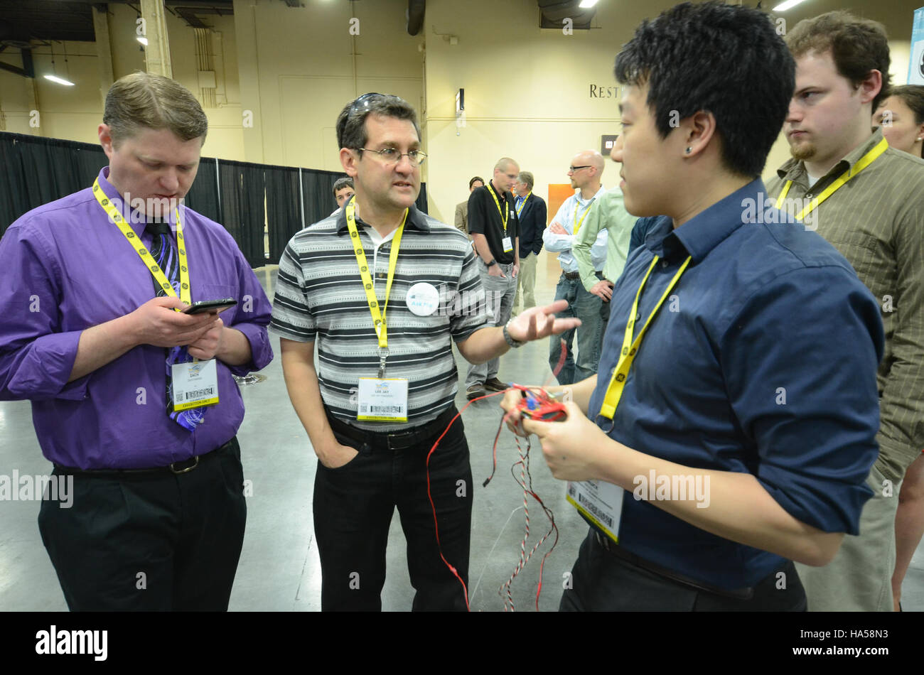 Questa immagine rappresenta gli sforzi del Dipartimento dell'energia per far progredire le politiche relative alla produzione di energia, alla ricerca scientifica e alla protezione ambientale, concentrandosi sulle energie rinnovabili e sulla mitigazione dei cambiamenti climatici. Foto Stock