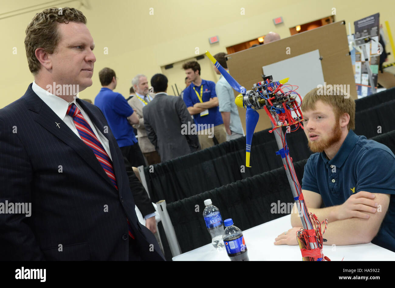 Il progetto del Dipartimento dell'energia si è concentrato sullo sviluppo sostenibile dell'energia, sottolineando la ricerca nell'energia pulita e nella valutazione dell'impatto ambientale per ridurre la dipendenza dai combustibili fossili. Foto Stock