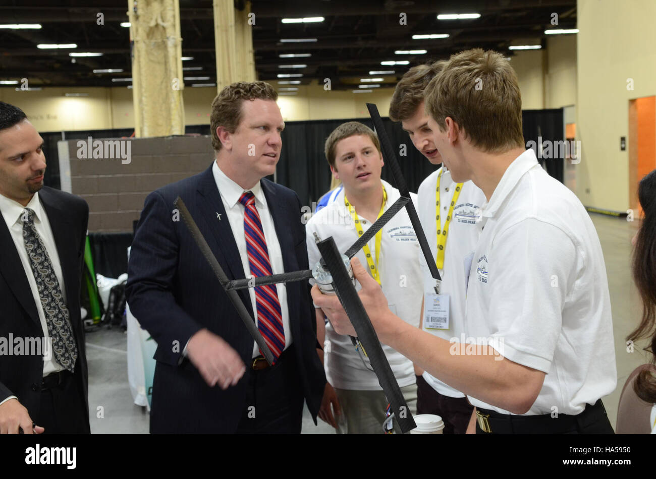 Questa immagine mostra le iniziative del Dipartimento dell'energia relative all'efficienza energetica e alle tecnologie sostenibili volte a migliorare le prestazioni ambientali e ridurre l'impronta di carbonio degli Stati Uniti attraverso soluzioni innovative. Foto Stock