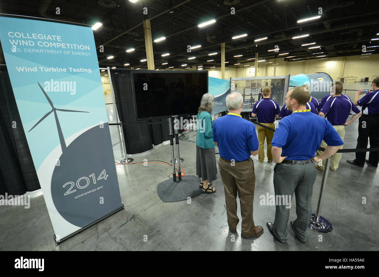 L'iniziativa del Dipartimento dell'energia mira a migliorare la sicurezza energetica e la sostenibilità ambientale attraverso vari progetti di ricerca. Gli sforzi si concentrano sul progresso delle tecnologie energetiche pulite e sul miglioramento dell'efficienza energetica in tutti i settori, contribuendo alla mitigazione dei cambiamenti climatici e agli obiettivi nazionali in materia di energia. Foto Stock