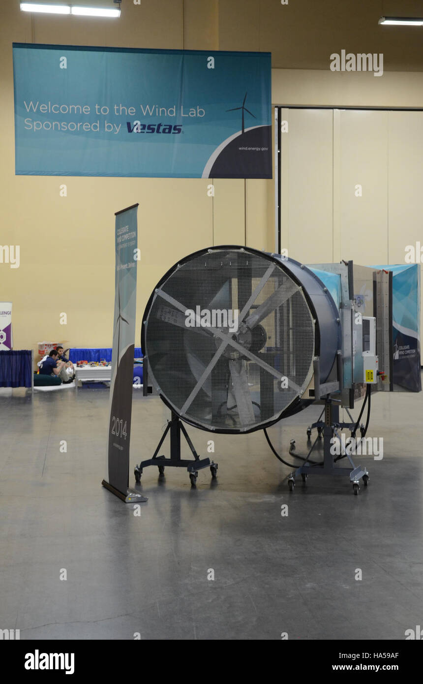 Un'attenzione al risparmio energetico e alla sostenibilità ambientale da parte del Dipartimento dell'energia, che collega la ricerca scientifica a soluzioni energetiche pratiche per un futuro sostenibile. Foto Stock