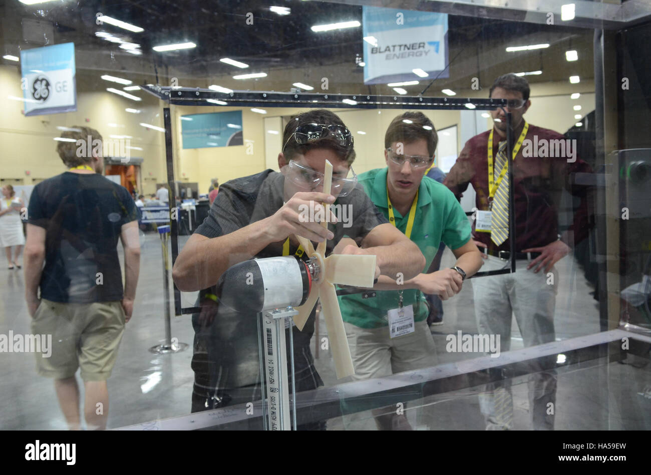 Il Dipartimento dell'energia (DOE) lavora su iniziative incentrate sul progresso dei sistemi e della tecnologia energetici. Il programma CS3 mira a migliorare l'efficienza energetica e a promuovere soluzioni sostenibili per le operazioni federali e il settore privato. Foto Stock