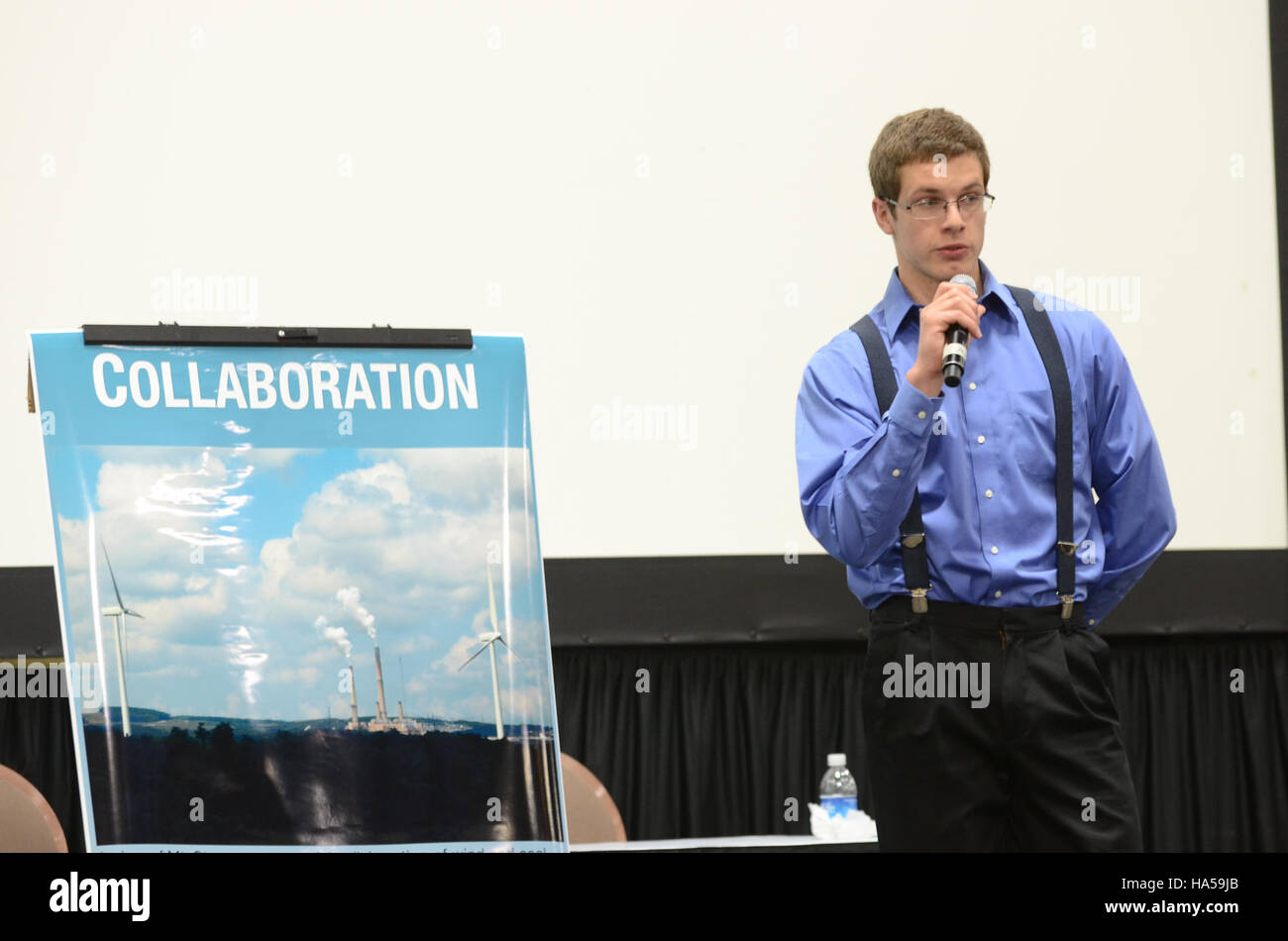 Il Dipartimento dell'energia (DOE) svolge un ruolo chiave nel progresso delle tecnologie e delle politiche energetiche per garantire fonti energetiche sostenibili per il futuro. Il lavoro del DOE comprende la ricerca sulle energie rinnovabili, l'efficienza energetica e la riduzione delle emissioni di carbonio, contribuendo allo sviluppo di un sistema energetico più pulito e sostenibile. Foto Stock