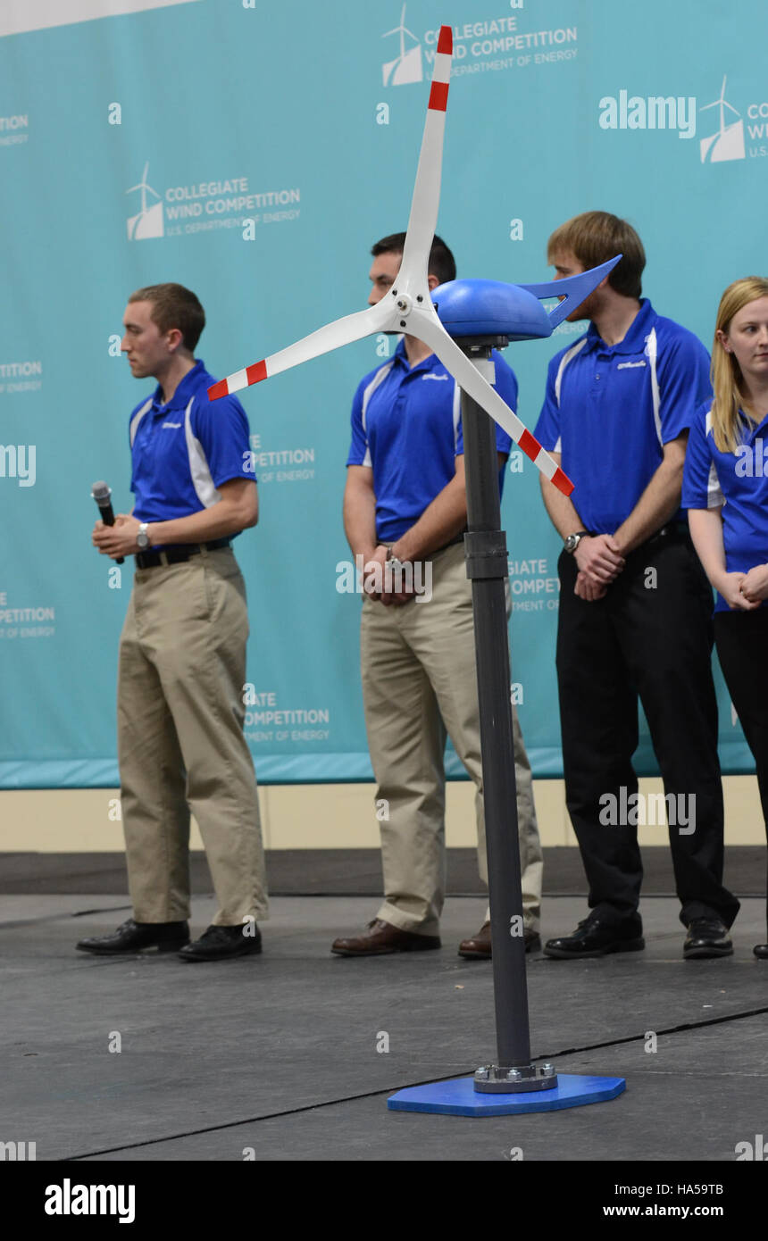 Le politiche del Dipartimento dell'energia mirano a promuovere pratiche energetiche sostenibili e a ridurre l'impatto ambientale attraverso innovazioni di energia pulita e tecnologie efficienti dal punto di vista energetico nei parchi nazionali e in altri terreni pubblici. Foto Stock