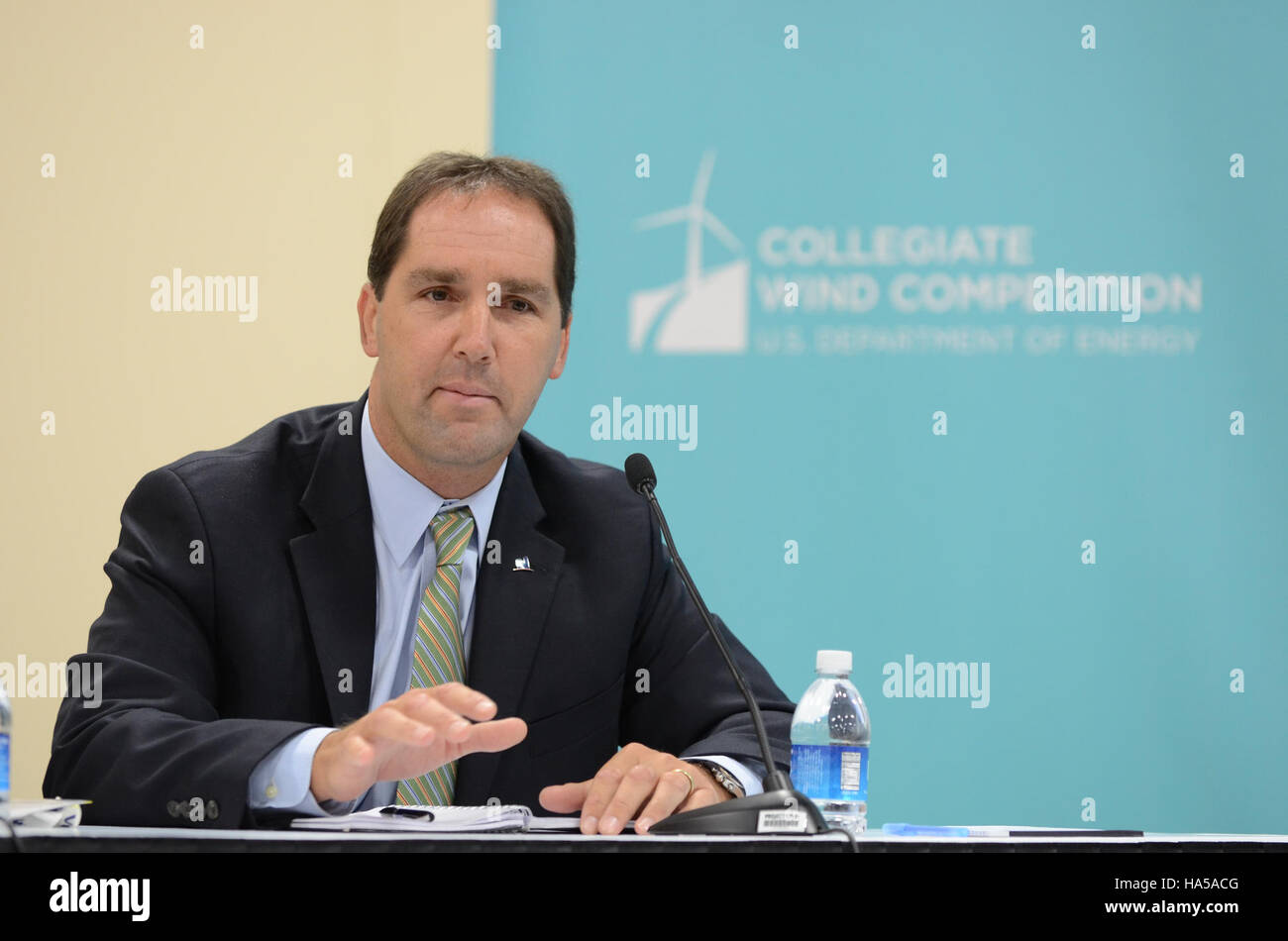 Un briefing del Dipartimento dell'energia ha trattato l'intersezione tra natura, scienza e processo decisionale politico, discutendo l'impatto delle politiche sullo sviluppo energetico, la scienza ambientale e l'azione per il clima, sottolineando l'importanza della scienza nella guida delle strategie energetiche. Foto Stock