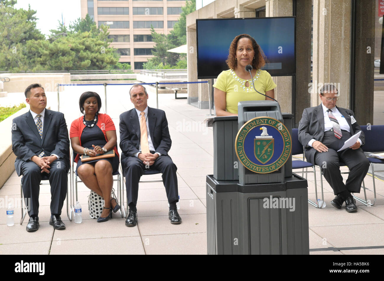 Il Dipartimento dell'energia (DOE) sostiene la politica ambientale e l'innovazione scientifica, concentrandosi sulle soluzioni energetiche, sulla mitigazione dei cambiamenti climatici e sul miglioramento della sicurezza energetica attraverso pratiche e ricerche sostenibili. Foto Stock