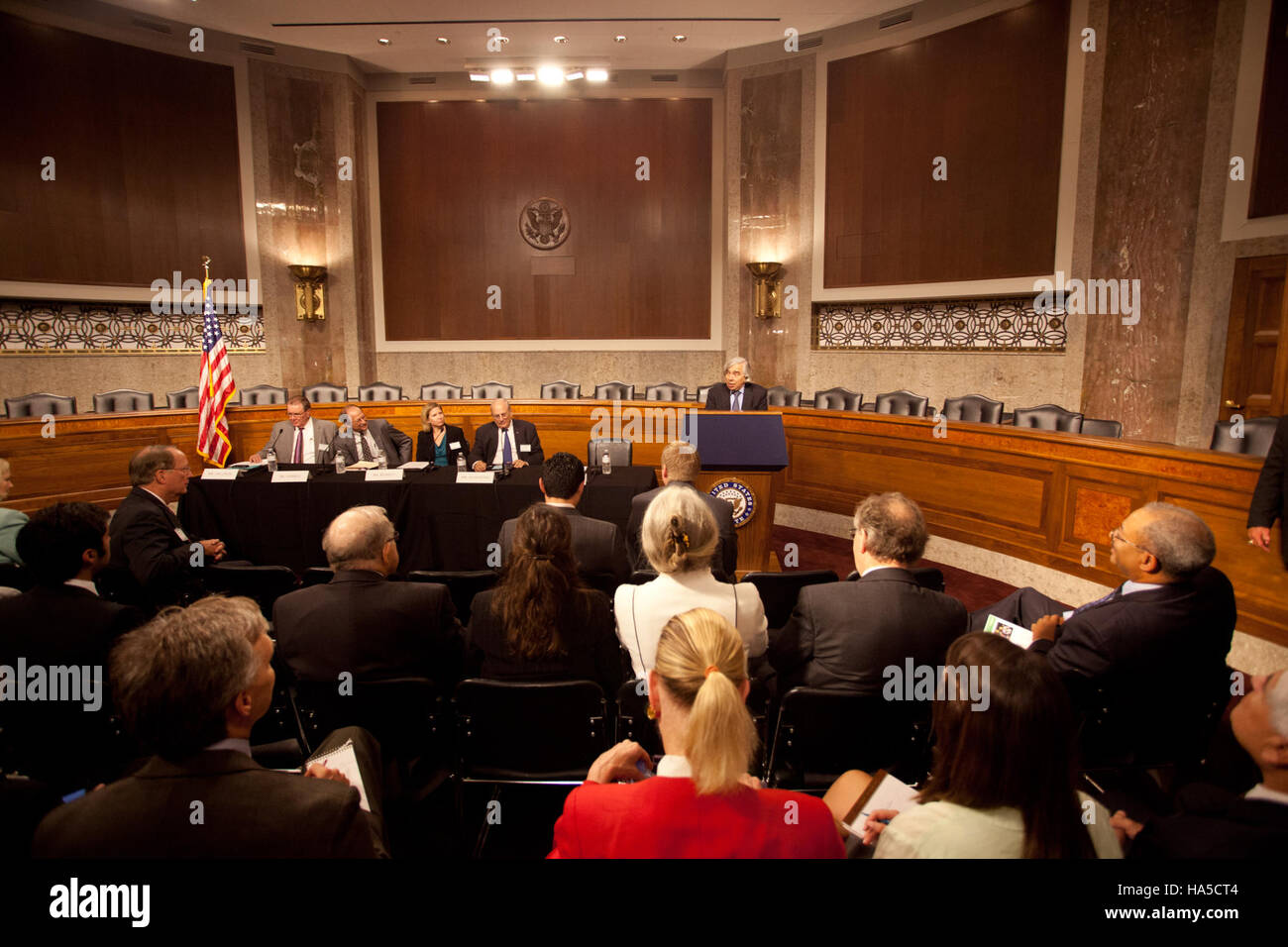 Il Dipartimento dell'energia si concentra sul progresso della ricerca energetica e dello sviluppo tecnologico. I loro progetti includono miglioramenti dell'efficienza energetica, fonti di energia rinnovabili e pratiche di sostenibilità ambientale per affrontare il cambiamento climatico e la domanda di energia. Foto Stock