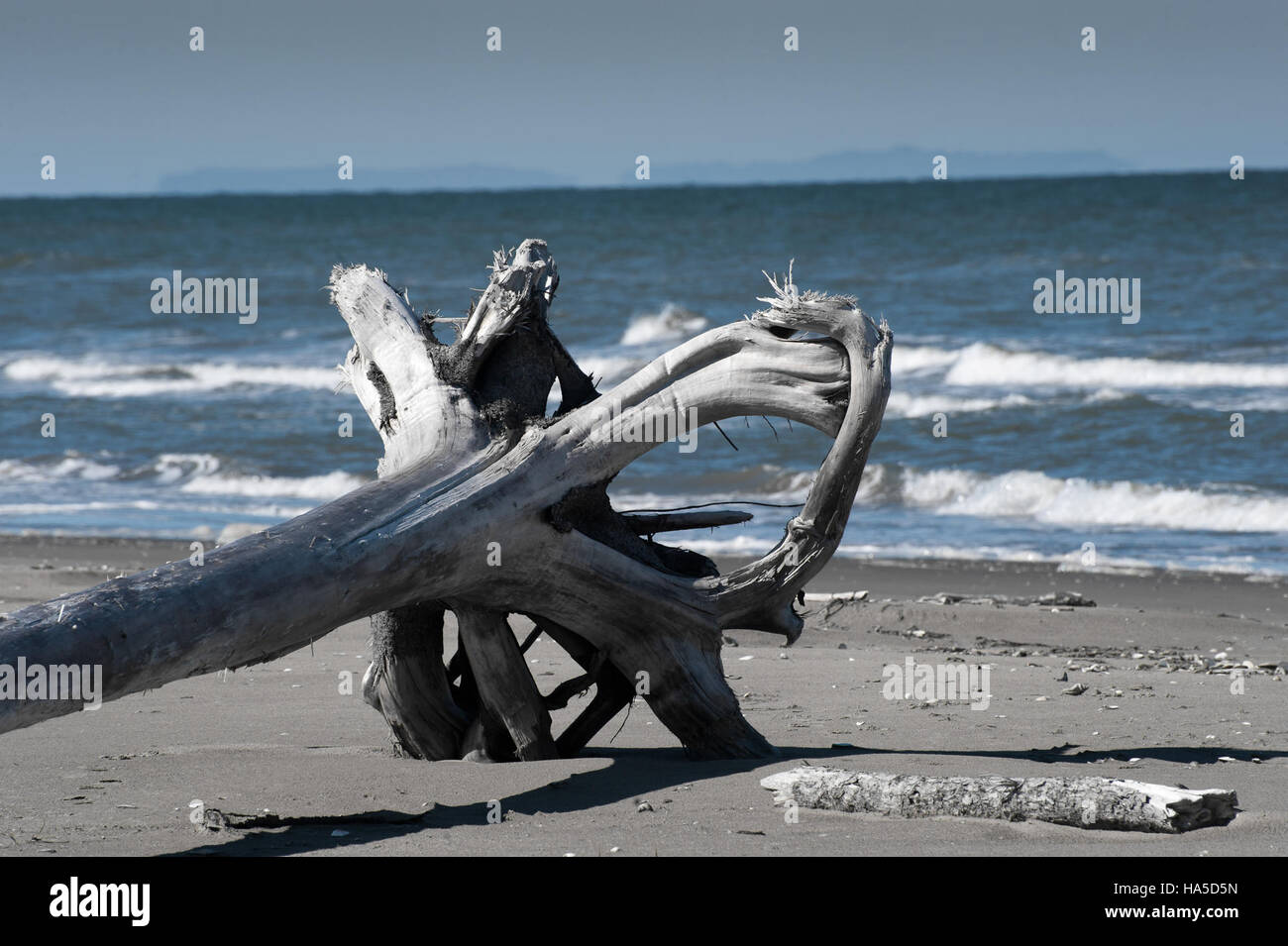 Un'immagine di un fiume sulle Isole Diomede, che illustra le caratteristiche naturali del paesaggio dell'Alaska e la scienza ambientale che informa le decisioni politiche in materia di conservazione e conservazione. Foto Stock