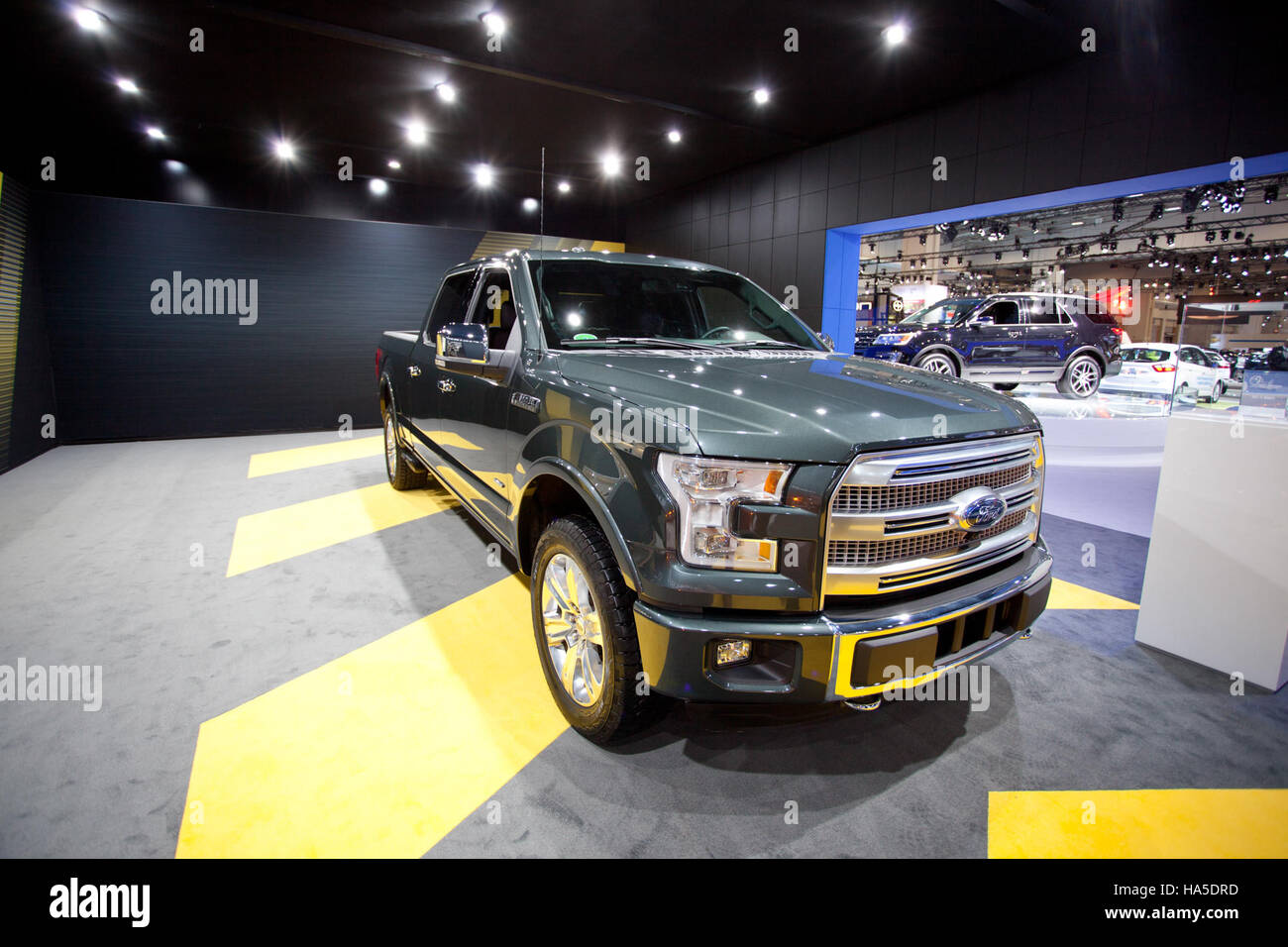 Questa immagine del Dipartimento dell'energia mette in evidenza il progresso della tecnologia energetica, promuovendo innovazioni progettate per ridurre le emissioni di carbonio e migliorare l'efficienza dei sistemi energetici. Foto Stock