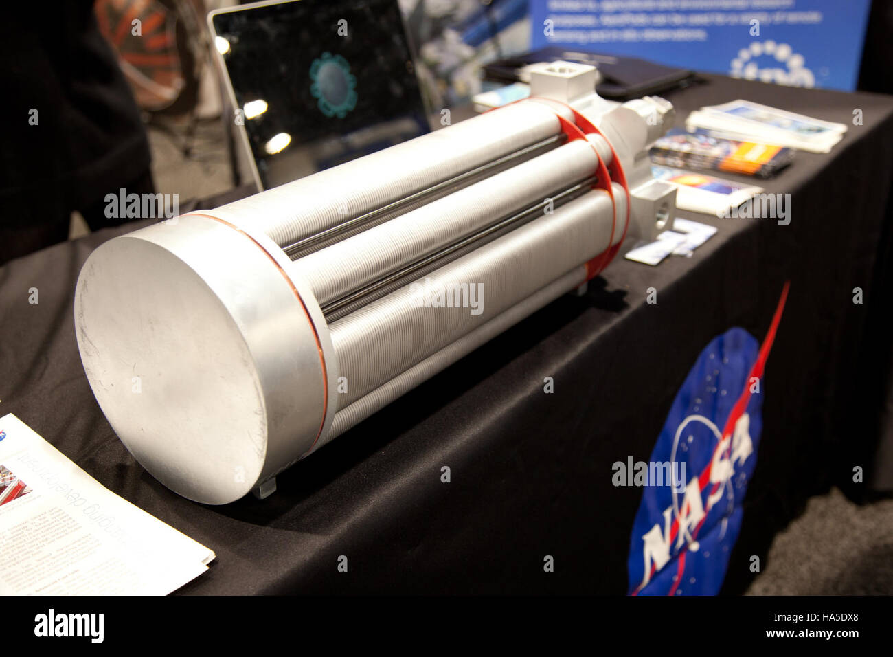 Questa iniziativa del Dipartimento dell'energia si concentra sul progresso della scienza e delle politiche per affrontare le sfide energetiche, promuovere la sostenibilità e garantire soluzioni di energia pulita. Tali sforzi mirano a promuovere la responsabilità ambientale e a ridurre gli impatti dei cambiamenti climatici. Foto Stock