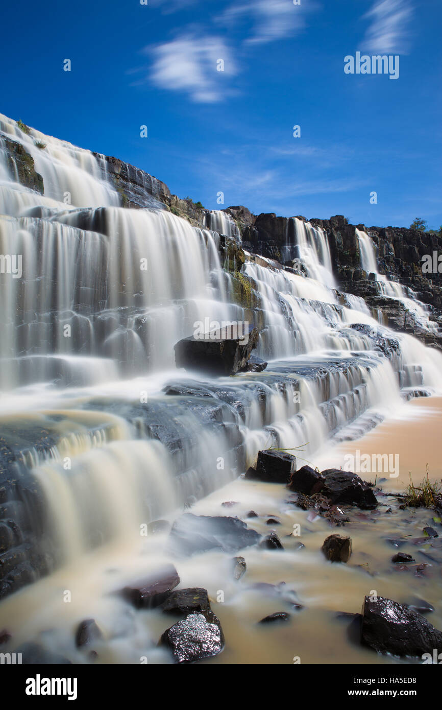 Pongour cascata è la cascata più famosa e bella di caduta di Dalat , distanza dalla città di Dalat stima 45 Km. Dalat Vietnam Foto Stock