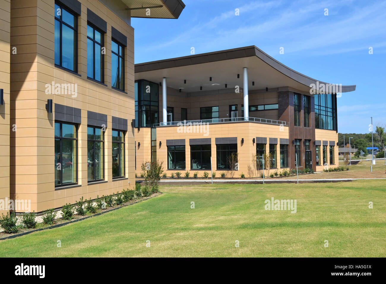 L'Osage Nation Welcome Center in Oklahoma mette in evidenza l'integrazione di pratiche edilizie sostenibili e di efficienza energetica come parte degli sforzi di sviluppo della comunità della tribù. Foto Stock