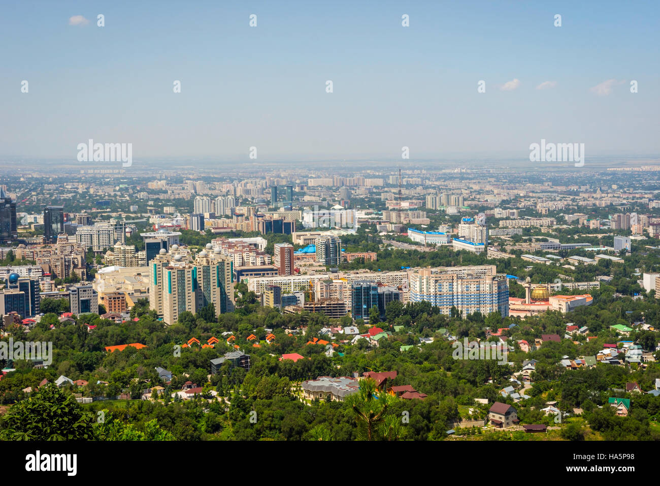 Veduta dello skyline di Almaty, Kazakhstan Foto Stock