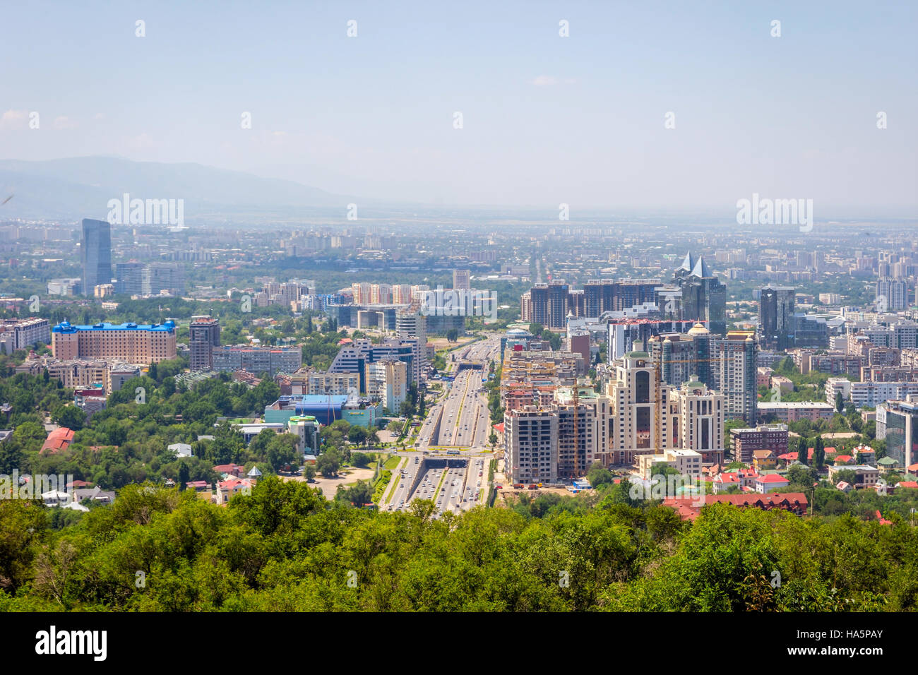 Veduta dello skyline di Almaty, Kazakhstan Foto Stock
