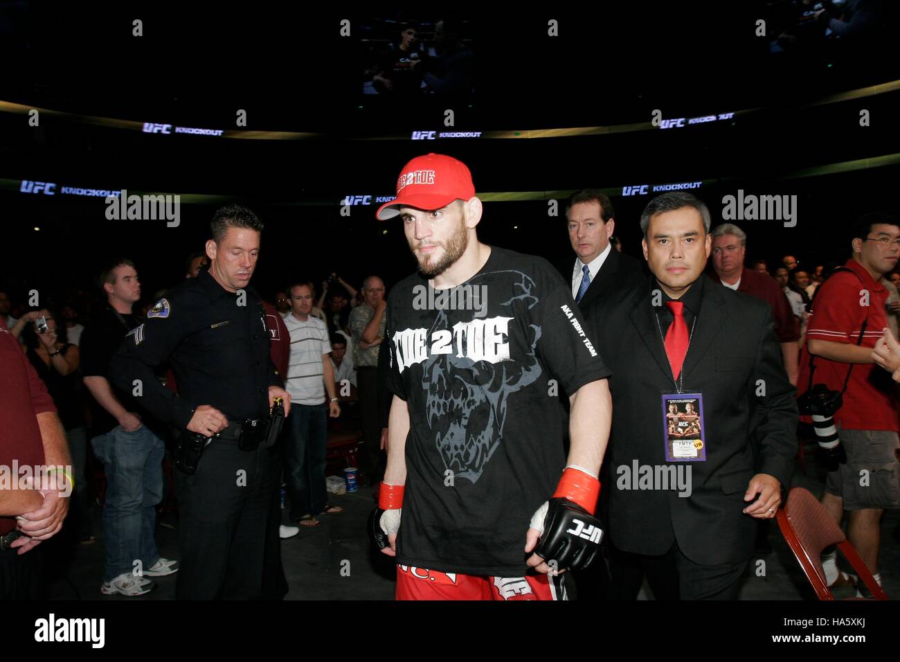 Jon Fitch passeggiate dall'anello dopo aver sconfitto Diego Sanchez a UFC 76 durante una di mixed martial arts corrispondono all'Honda Center di Anaheim, CA sabato 7 settembre 22, 2007. Photo credit: Francesco Specker Foto Stock