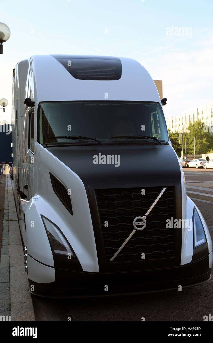 Il Dipartimento dell'energia presenta Volvo SuperTruck, un esempio all'avanguardia di tecnologia di trasporto efficiente dal punto di vista energetico che contribuisce a ridurre il consumo di carburante e le emissioni di gas serra. Foto Stock