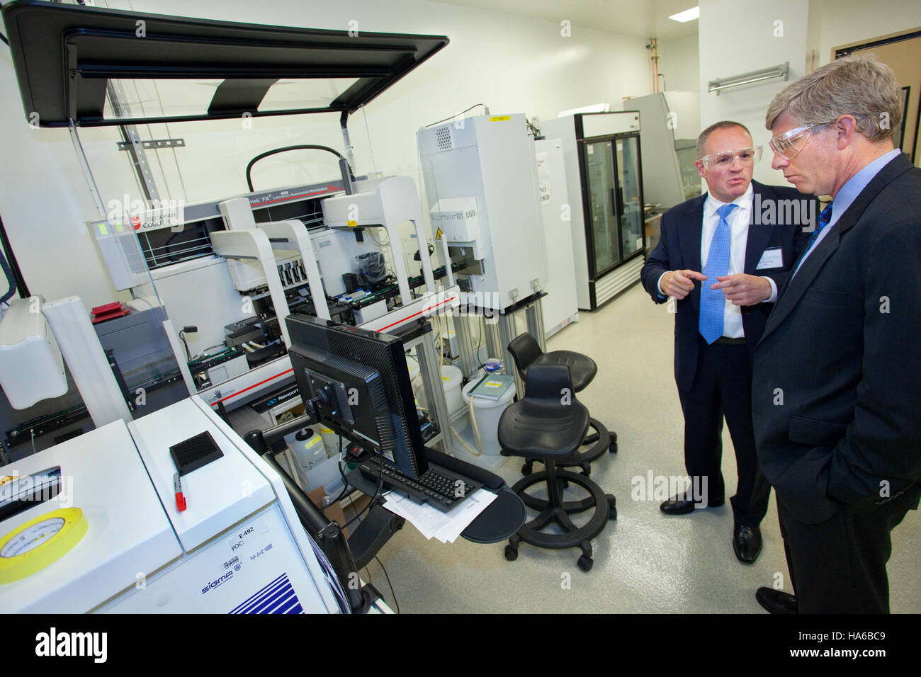 Il Dipartimento dell'energia conduce ricerche e implementa politiche relative alla produzione di energia, alla protezione ambientale e all'innovazione scientifica. Le loro iniziative sostengono soluzioni energetiche sostenibili e contribuiscono agli sforzi di mitigazione dei cambiamenti climatici. Foto Stock