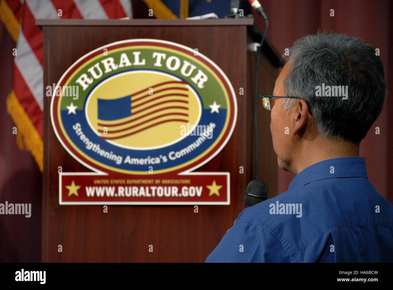 Il Tour rurale del Dipartimento dell’energia mira a promuovere pratiche energetiche sostenibili e a educare le comunità rurali sulle alternative energetiche pulite, promuovendo un futuro più verde e sostenibile. Foto Stock