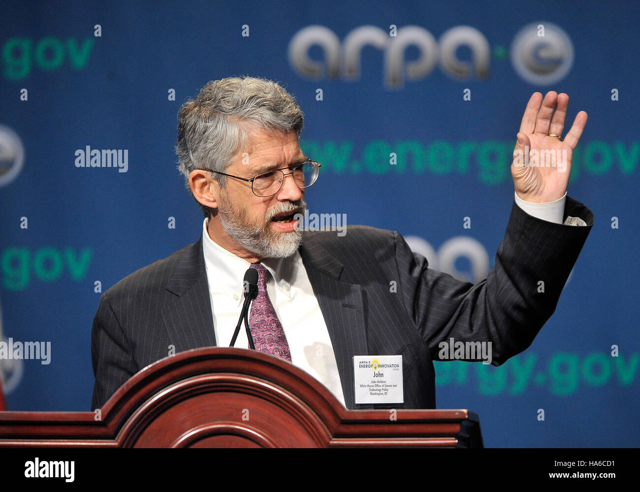 Il Dipartimento dell'energia si adopera per attuare politiche a sostegno dell'efficienza energetica e dello sviluppo sostenibile in più settori. Il suo ruolo nella gestione delle risorse energetiche è essenziale per promuovere l'innovazione e mitigare gli impatti del cambiamento climatico. Foto Stock