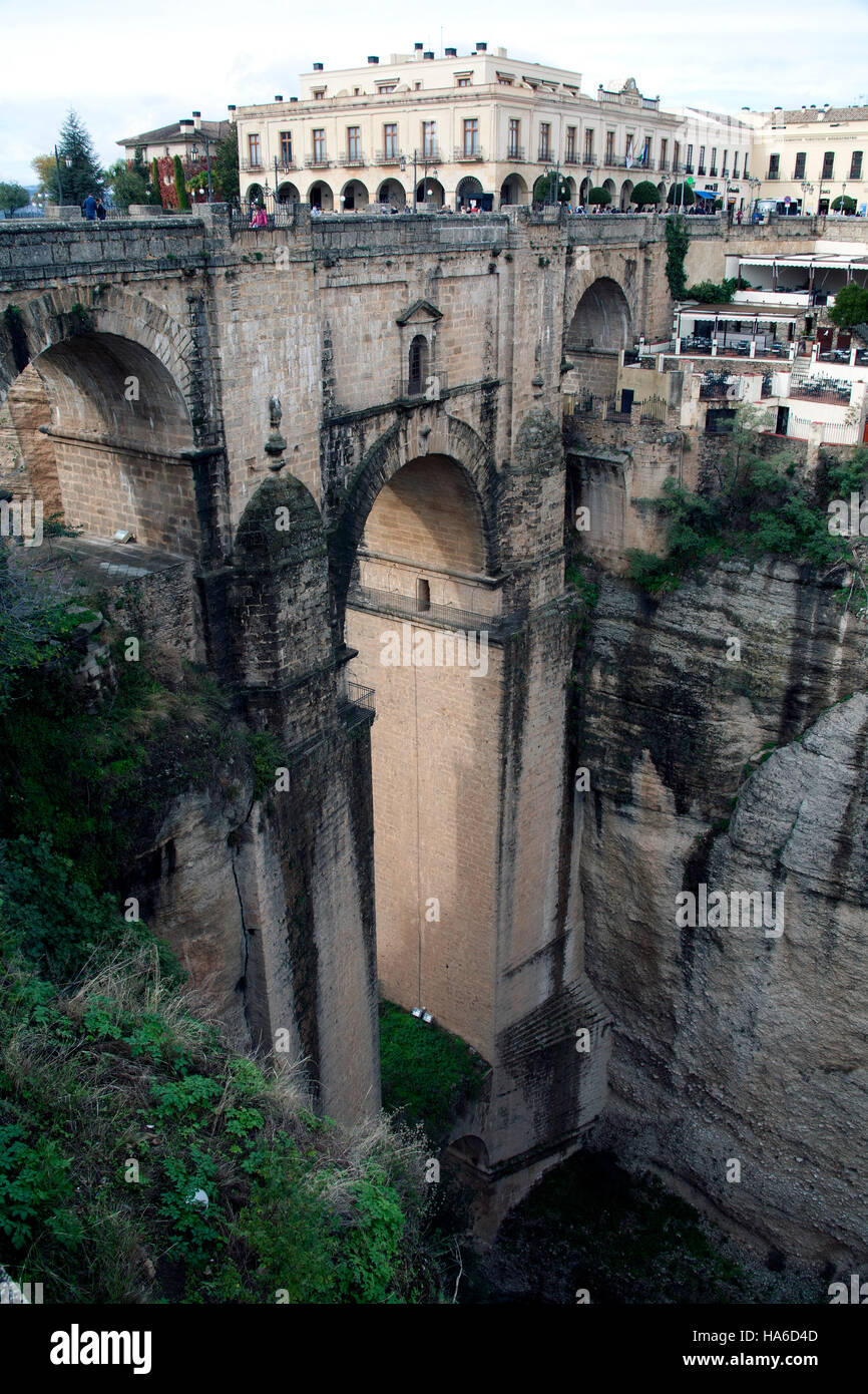 Il Puente Nuevo o il nuovo ponte sopra el Tajo gorge in Ronda, Andalusia Spagna Foto Stock