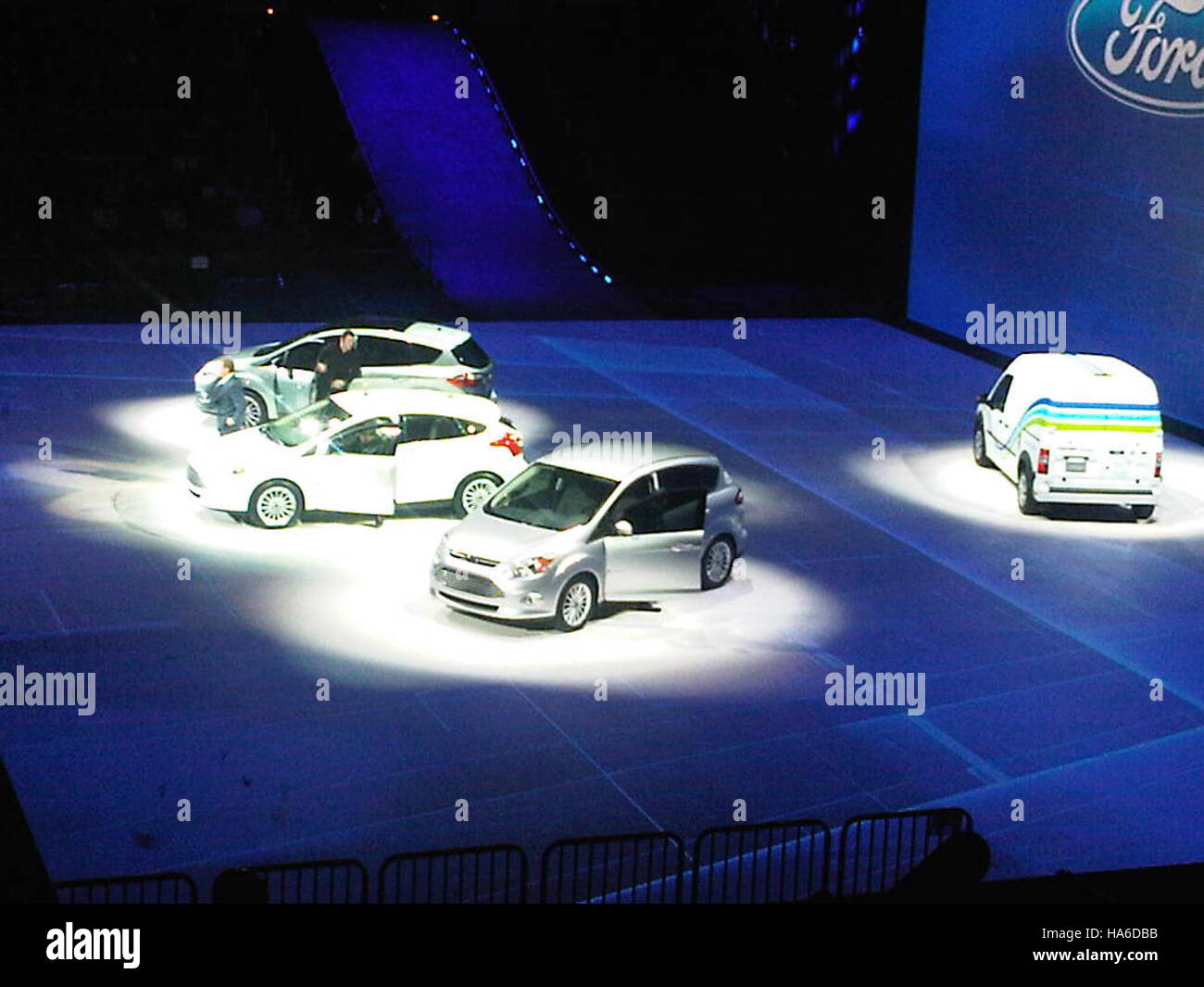 Il Salone dell'automobile di Detroit del 2011 ha presentato nuovi veicoli a basso consumo energetico, che presentano i più recenti progressi nella tecnologia automobilistica con particolare attenzione alla sostenibilità e all'impatto ambientale. Foto Stock
