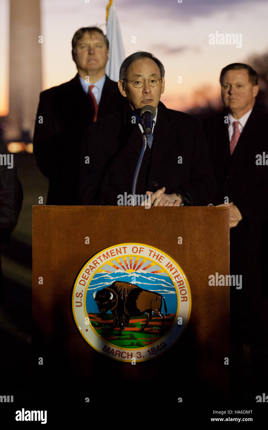 Il Dipartimento dell'energia fa progredire la strategia energetica nazionale, concentrandosi su soluzioni scientifiche e politiche per affrontare le sfide climatiche e promuovere pratiche sostenibili. Foto Stock