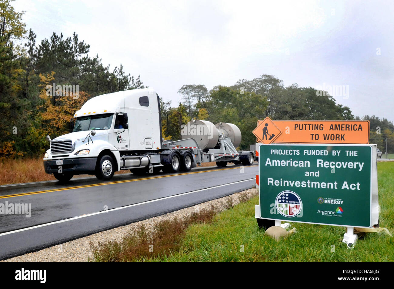 Il Dipartimento dell'energia ha coordinato una spedizione dal laboratorio nazionale Argonne, sostenendo la ricerca in corso e i progressi tecnologici nell'efficienza energetica e nei sistemi di energia rinnovabile. Foto Stock