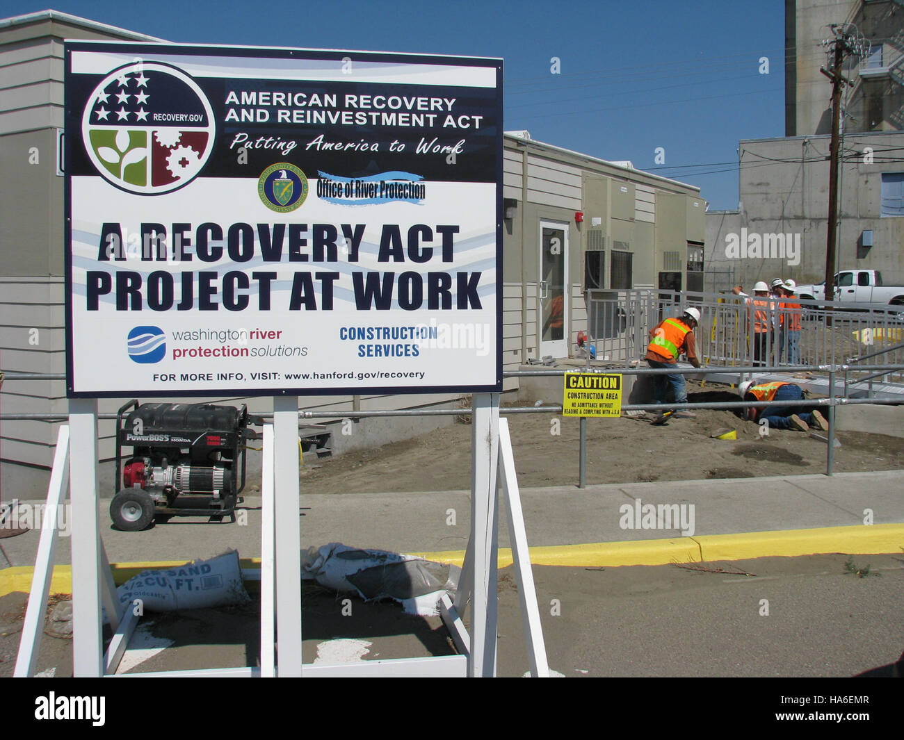 Il programma Recovery Act del DOE si è concentrato sulla pulizia delle fattorie di carri armati di Hanford, un progetto chiave volto a proteggere l'ambiente e la salute umana affrontando i rifiuti pericolosi in uno dei più grandi siti di scorie nucleari degli Stati Uniti Foto Stock