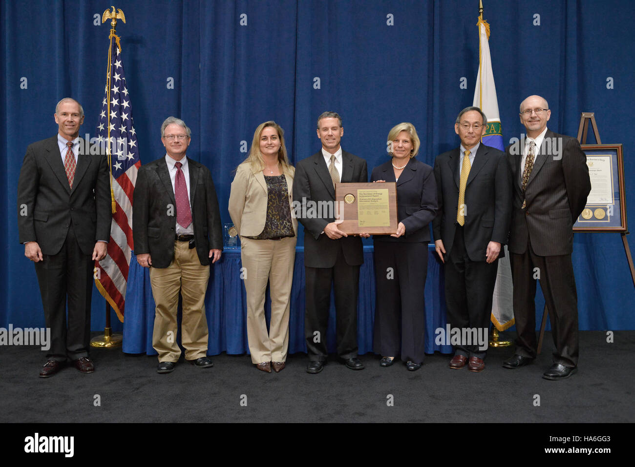 L'uranio-233 è un isotopo radioattivo utilizzato nelle applicazioni di energia nucleare, con sforzi di ricerca focalizzati sul suo potenziale utilizzo nei reattori avanzati. Il Dipartimento dell'energia continua a esplorare metodi di produzione di energia sicuri. Foto Stock