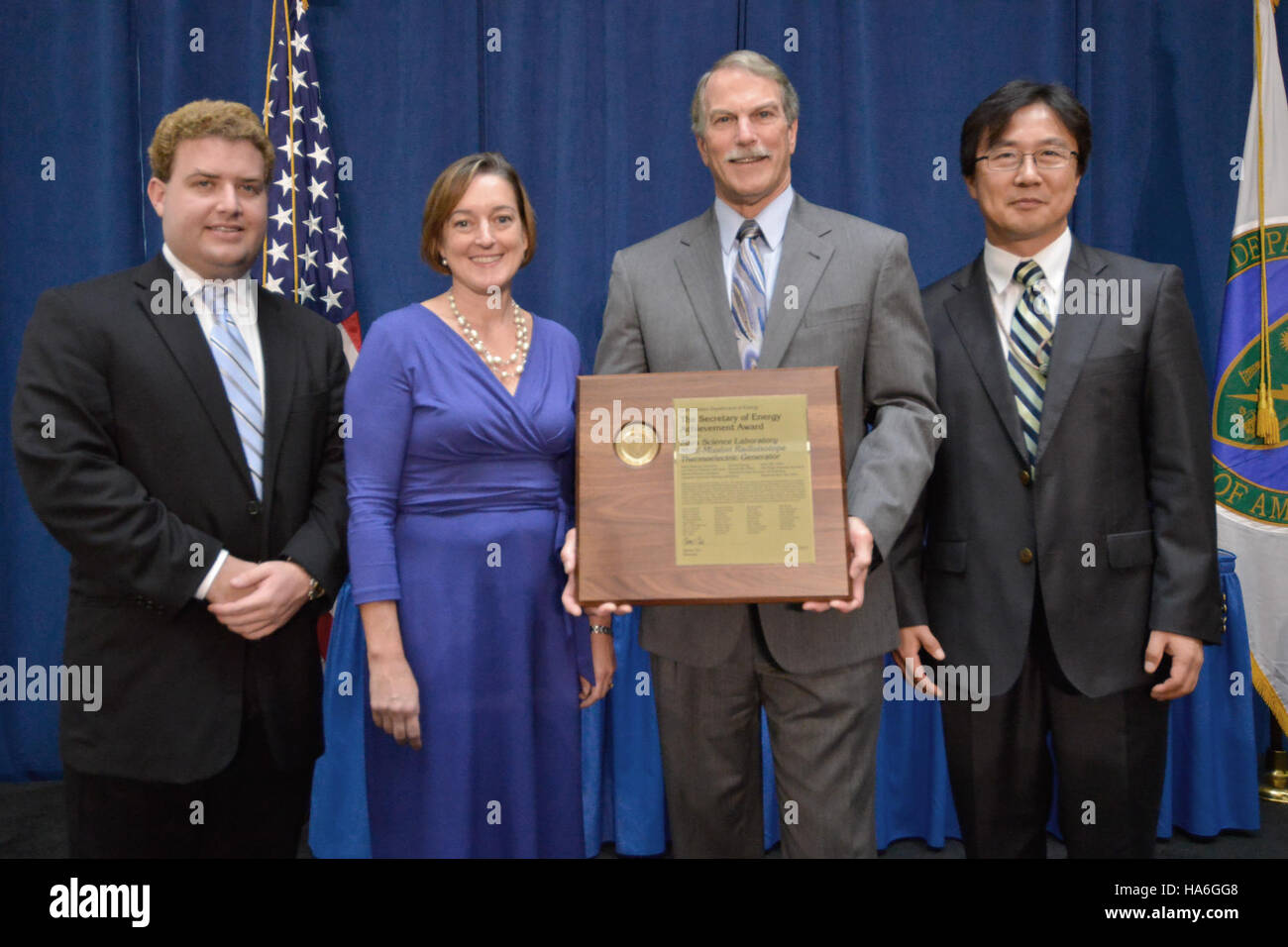 Questa immagine del Dipartimento dell'energia riflette l'attenzione costante verso l'avanzamento delle tecnologie per ridurre le emissioni di carbonio e migliorare l'efficienza energetica, contribuendo alla sostenibilità ambientale. Foto Stock
