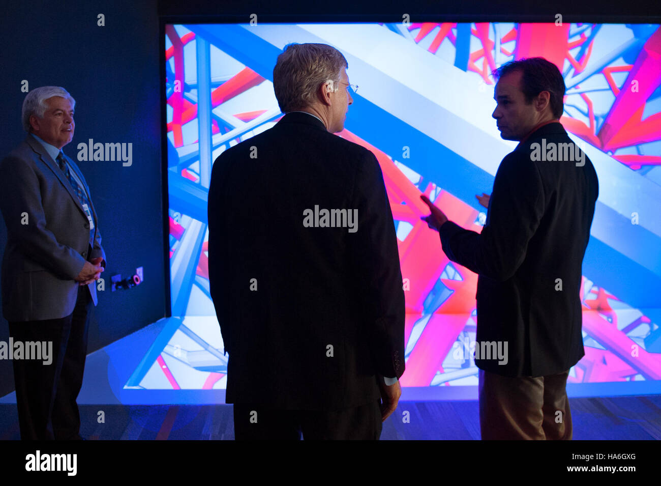 Il segretario facente funzioni Daniel Poneman e il vice segretario Dan Arvizu del Dipartimento dell'energia degli Stati Uniti hanno partecipato a un evento educativo in un parco nazionale. L'evento mirava a sensibilizzare l'opinione pubblica sul risparmio energetico e la sostenibilità. Foto Stock