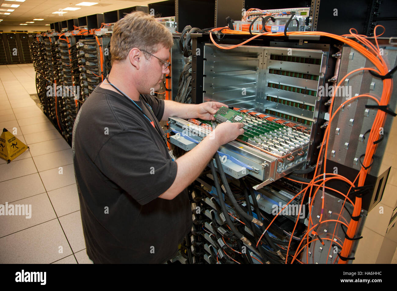 Il supercomputer Sequoia, utilizzato dal Dipartimento dell'energia, è fondamentale nel sostenere la ricerca scientifica e i progressi tecnologici nei sistemi energetici, nella modellazione e nelle scienze ambientali. Foto Stock