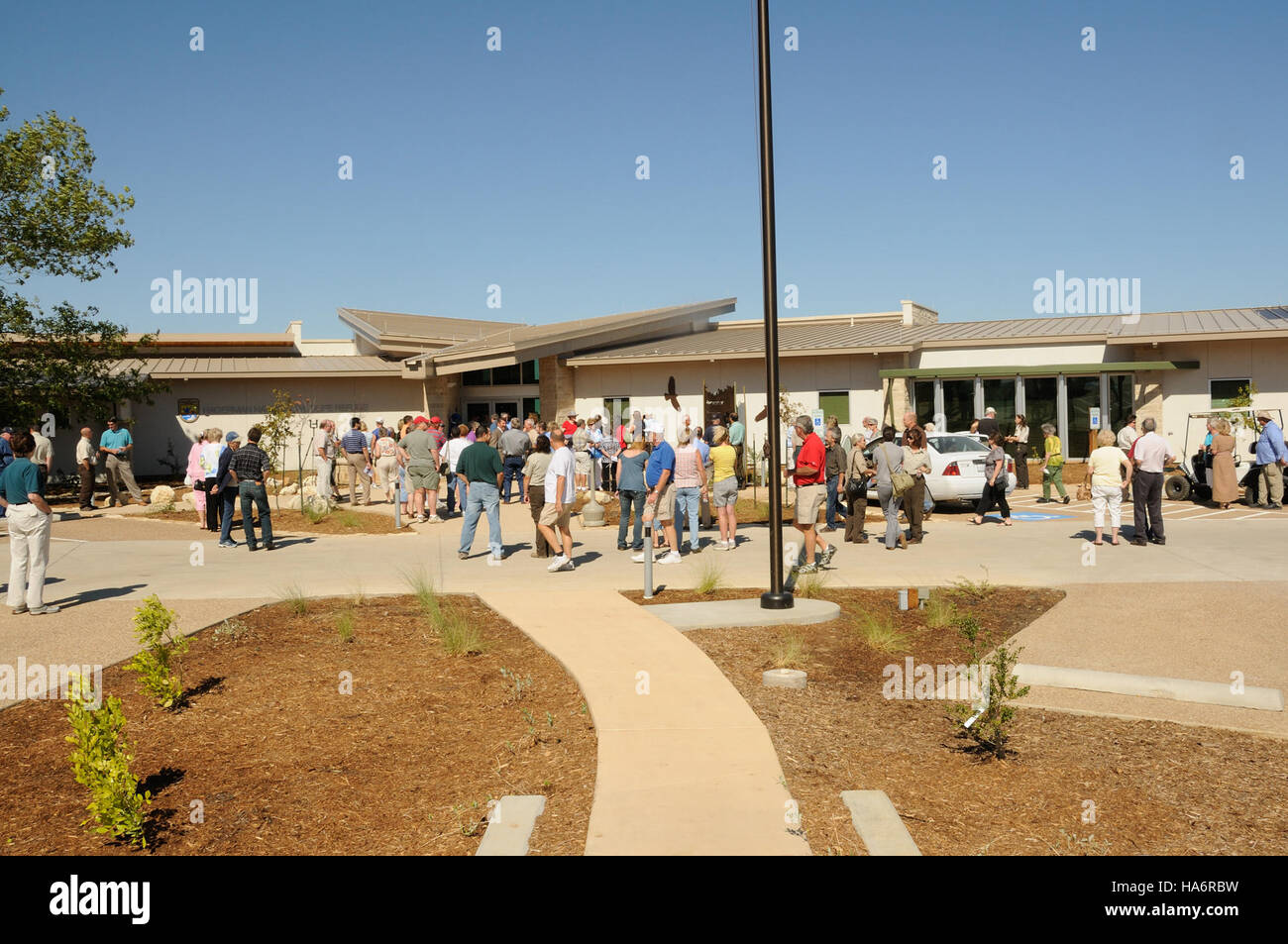 Questa immagine raffigura vari progetti di recupero, che mostrano l'evento di apertura del terreno tenutosi l'8 settembre 2011, finalizzato allo sviluppo della comunità e al miglioramento delle infrastrutture. Foto Stock