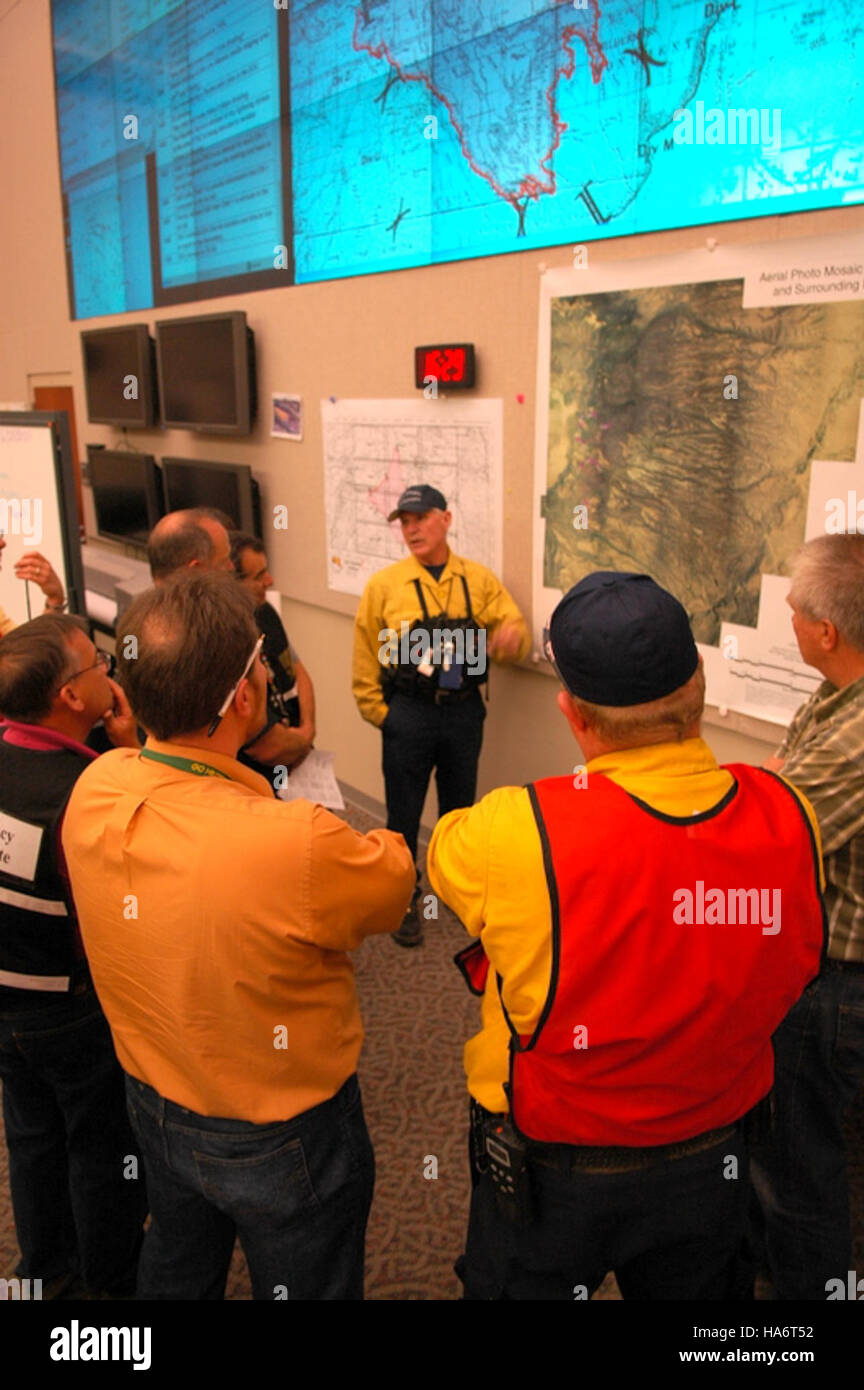 5882707071 losalamosnatlab Las Conchas Fire update dal fuoco in capo a Emergency Operations Center, Los Alamos National Laboratory Foto Stock