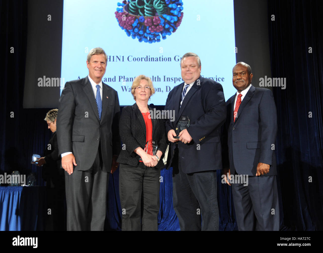 Il gruppo di coordinamento H1N1 dell'USDA ha ricevuto il 62° Honor Award per la sua risposta alla crisi H1N1 nel 2010. Il gruppo è stato riconosciuto per il suo efficace coordinamento nella salvaguardia della salute pubblica e del settore agricolo durante l'epidemia. Foto Stock