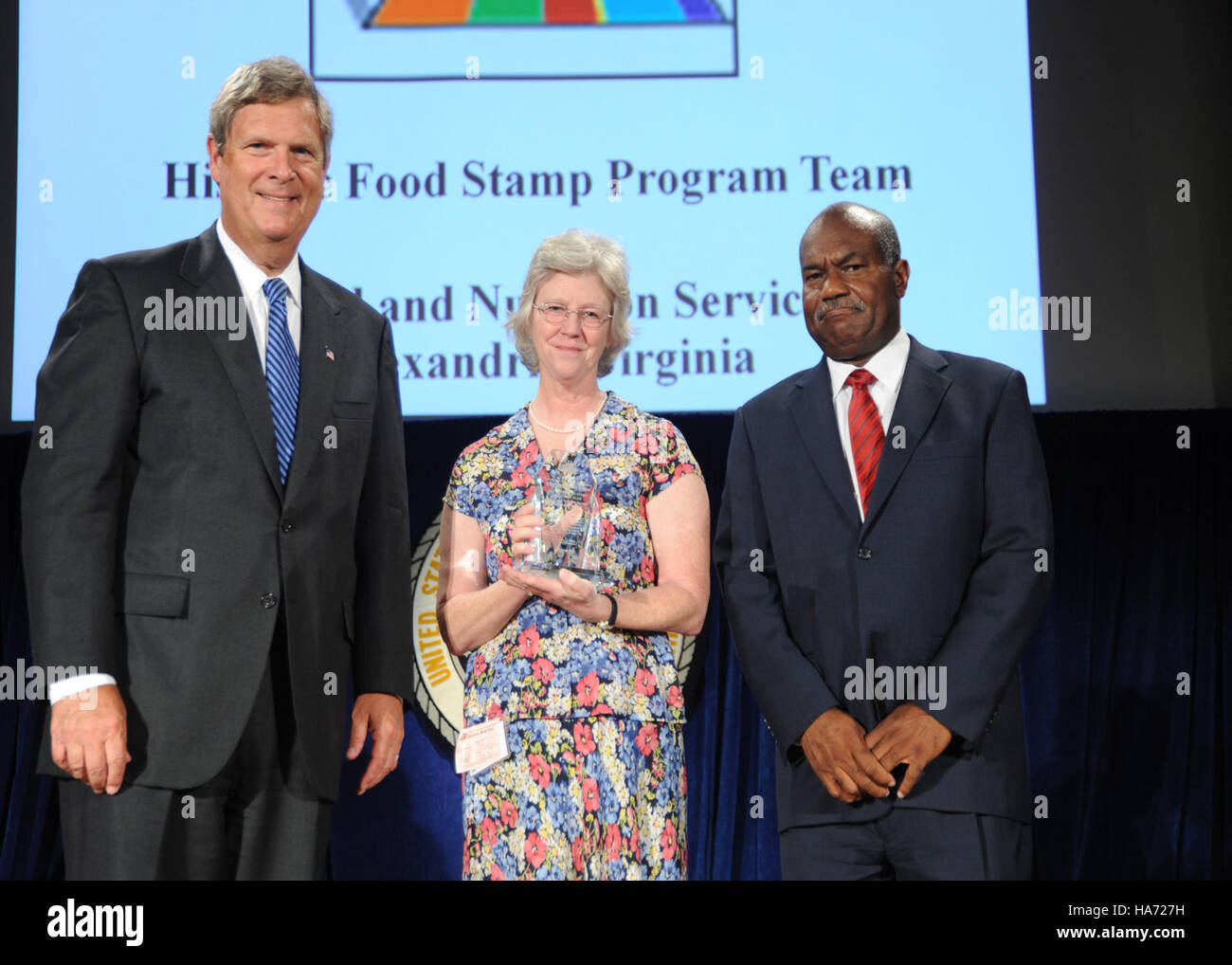 Questa immagine mostra il team che ha ricevuto il premio Honor 2010 per il suo lavoro con lo storico programma Food Stamp, riconoscendo il loro contributo ai programmi di nutrizione e assistenza pubblica. Foto Stock